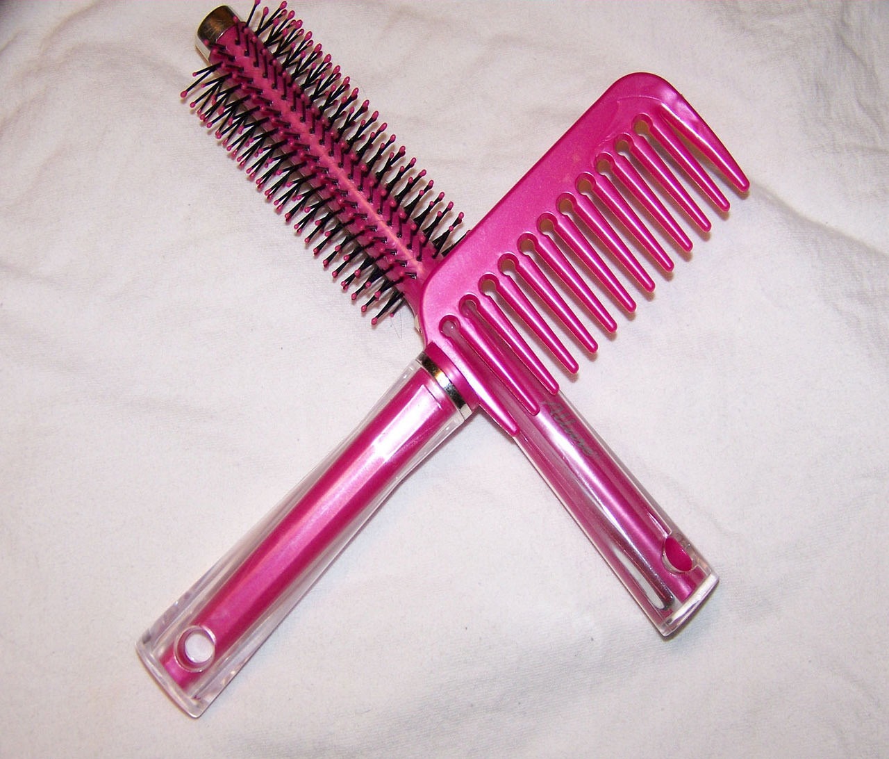 comb, hair brush, pink